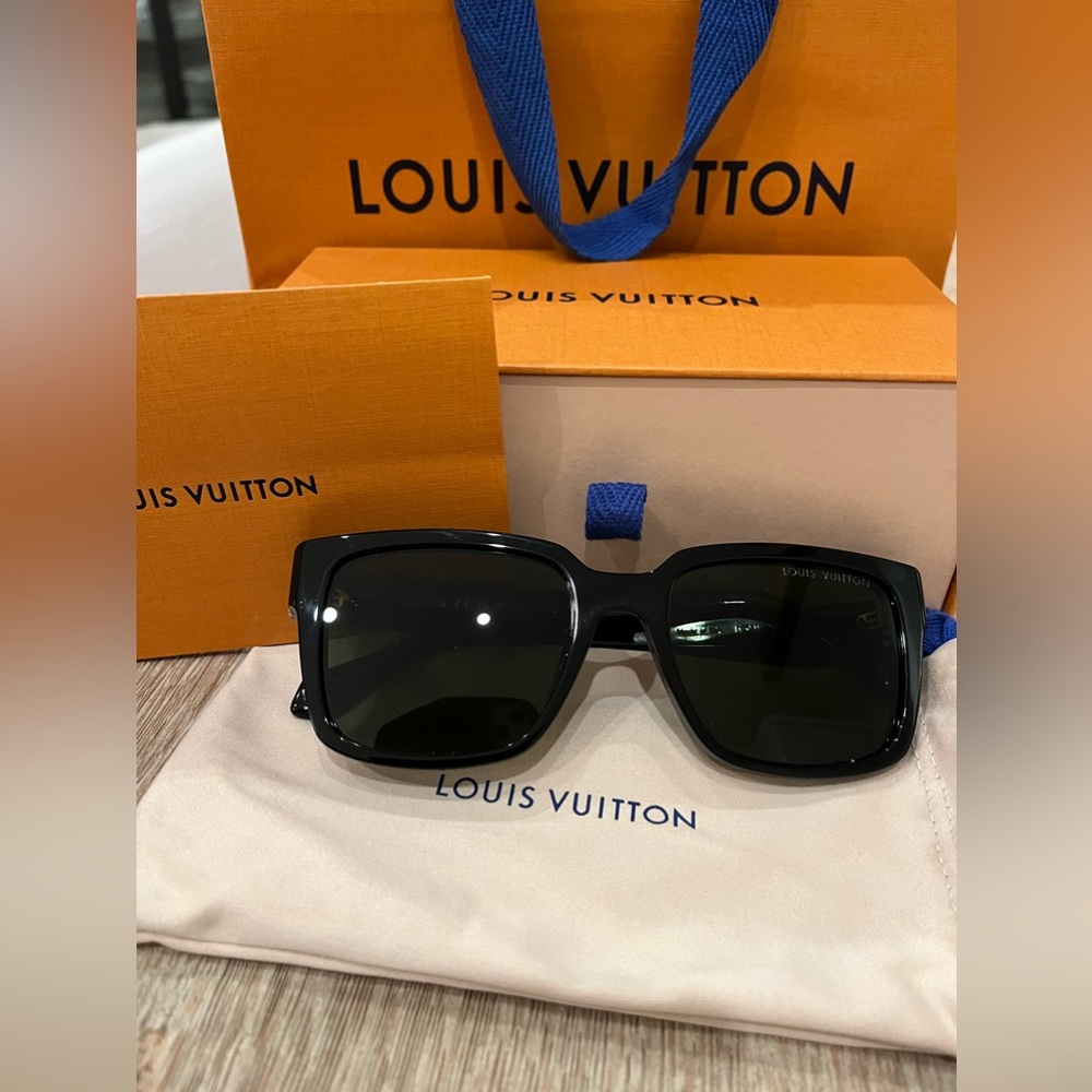 BRAND NEW LOUIS VUITTON GLIDE SQUARE SUNGLASSES IN BLACK